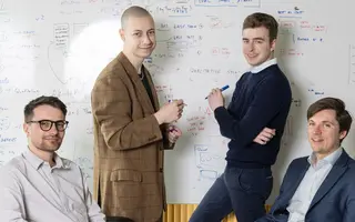 Un petit modèle de 27B bat Claude et GPT sur son terrain : le vrai intérêt est dans l'architecture